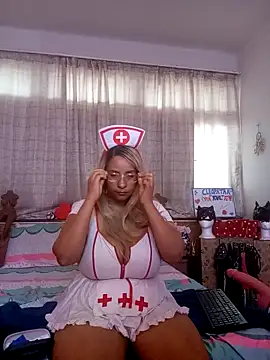 Snapshot of LaReineCleo chatting on February 2026 11:26:01 AM LaReineCleo online show from February 2026 11:26:01 AM