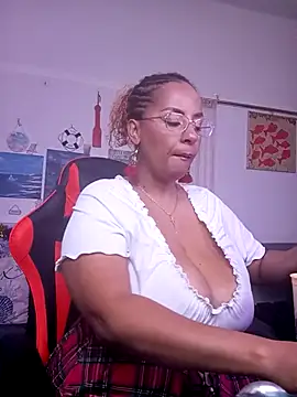 LaReineCleo online show from March 2026 10:37:02 AM