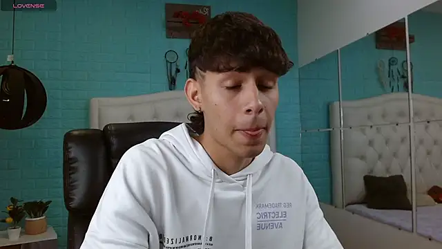 DraxBlade09 online show from April 2026 07:29:02 PM