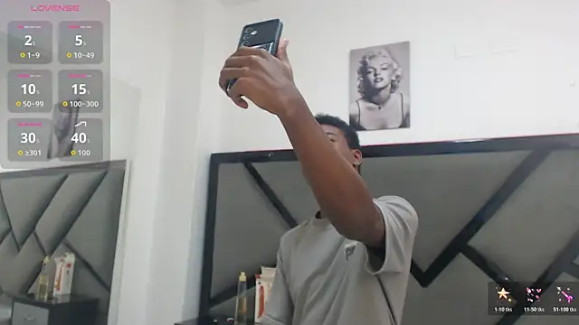 NoahJhonson69 online show from December 2025 06:49:01 PM