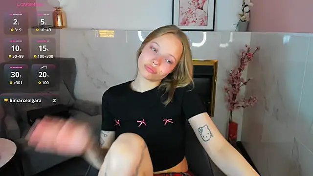 Snapshot of lucy_loy chatting on June 2026 06:37:02 AM lucy loy online show from June 2026 06:37:02 AM