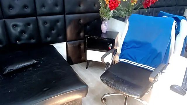 ChrisHott01 online show from December 2025 02:06:02 AM