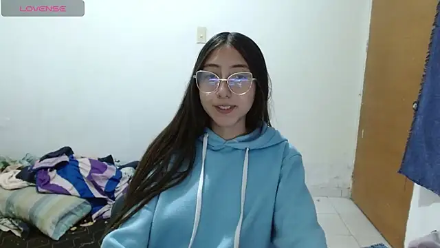 Snapshot of Nanylux chatting on April 2026 04:14:02 AM Nanylux online show from April 2026 04:14:02 AM