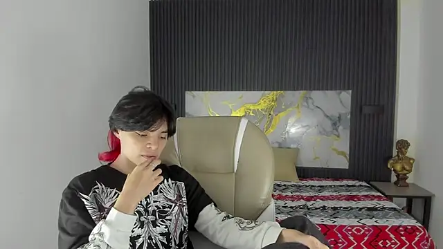 Sylasfrost online show from December 2025 07:53:02 PM