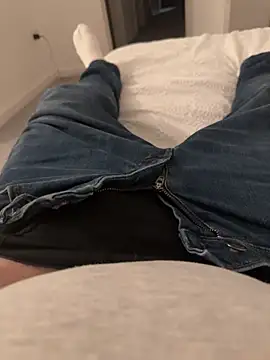 Snapshot of -bfc1882- chatting on February 2026 06:27:01 PM -bfc1882- online show from February 2026 06:27:01 PM