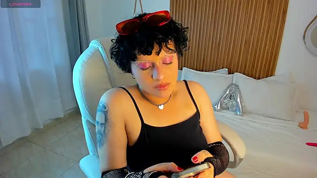 Alaska deluxe online show from December 2025 10:17:02 PM