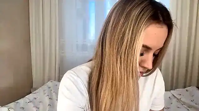 Snapshot of LuciaShadwell chatting on December 2025 04:17:02 AM LuciaShadwell online show from December 2025 04:17:02 AM