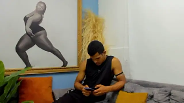 Snapshot of maikol_twinkx chatting on December 2025 06:25:01 PM maikol twinkx online show from December 2025 06:25:01 PM