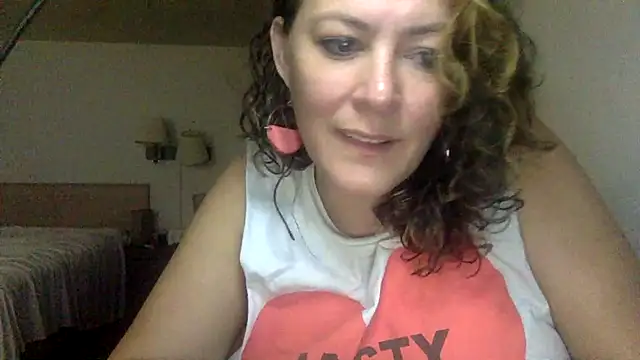 Snapshot of whitecream88 chatting on November 2025 03:27:02 PM whitecream88 online show from November 2025 03:27:02 PM