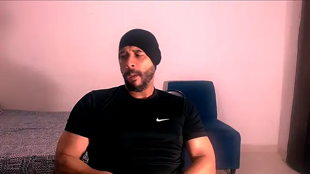 Snapshot of musclehetero chatting on November 2025 05:13:02 PM musclehetero online show from November 2025 05:13:02 PM