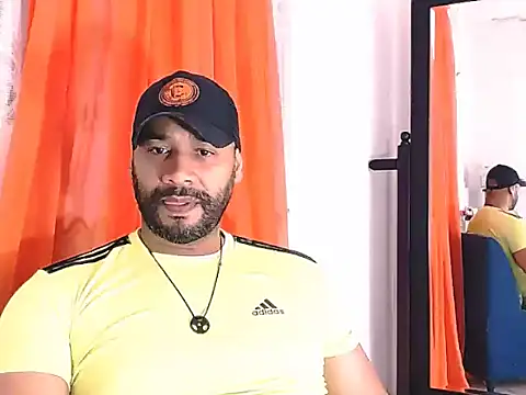 Snapshot of musclehetero chatting on May 2026 08:04:02 PM musclehetero online show from May 2026 08:04:02 PM