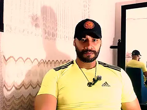 Snapshot of musclehetero chatting on May 2026 09:30:02 PM musclehetero online show from May 2026 09:30:02 PM
