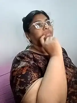 Snapshot of Riya-mallus chatting on November 2025 08:14:01 AM Riya-mallus online show from November 2025 08:14:01 AM