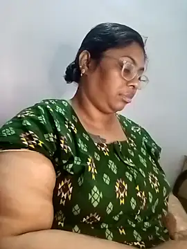 Snapshot of Riya-mallus chatting on November 2025 06:49:01 AM Riya-mallus online show from November 2025 06:49:01 AM