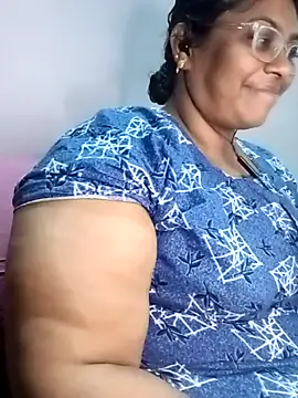 Snapshot of Riya-mallus chatting on November 2025 07:28:01 PM Riya-mallus online show from November 2025 07:28:01 PM