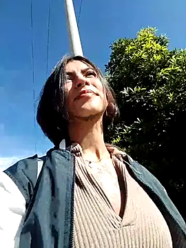 Zoe addiction online show from December 2025 02:00:01 PM