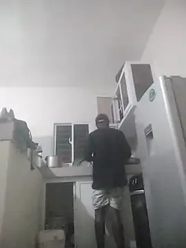 laperson online show from February 2026 12:42:02 AM