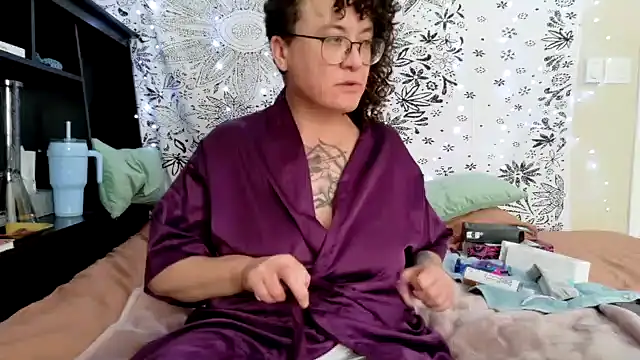 Snapshot of sareberr420 chatting on January 2026 04:00:01 PM sareberr420 online show from January 2026 04:00:01 PM