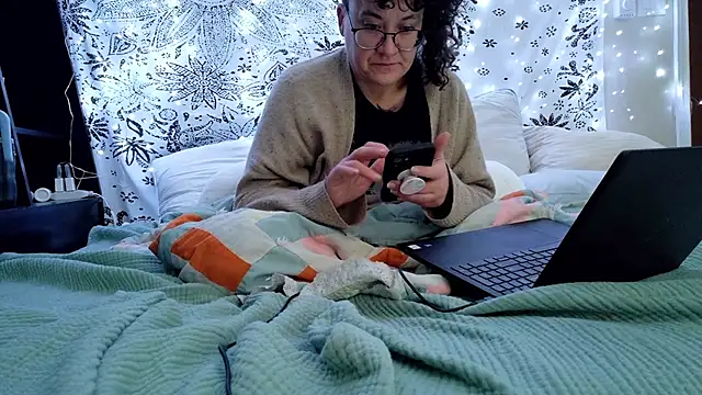 Snapshot of sareberr420 chatting on February 2026 12:13:02 PM sareberr420 online show from February 2026 12:13:02 PM