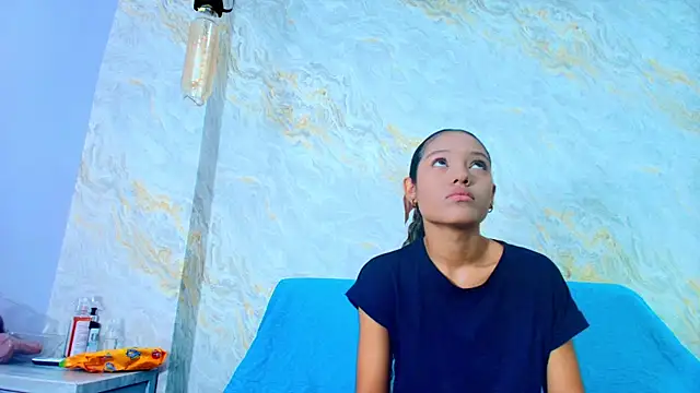 sofiaa little online show from December 2025 07:31:01 PM