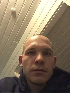 Snapshot of Spielzeugtwink chatting on November 2025 12:22:01 AM Spielzeugtwink online show from November 2025 12:22:01 AM