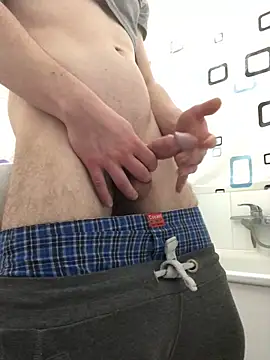 Snapshot of Spielzeugtwink chatting on November 2025 10:22:02 PM Spielzeugtwink online show from November 2025 10:22:02 PM