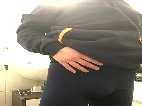 Spielzeugtwink online show from December 2025 10:05:02 PM