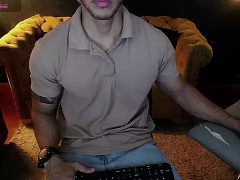 Snapshot of tayler_luke chatting on December 2025 01:14:02 AM tayler luke online show from December 2025 01:14:02 AM