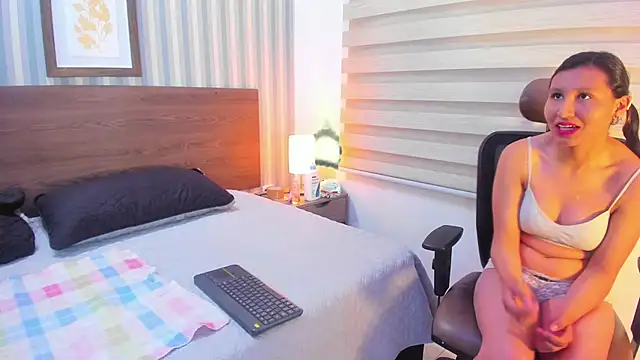 Katy Gomez  online show from December 2025 01:42:01 PM