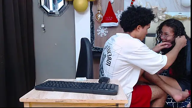 Snapshot of sweett_love_ chatting on November 2025 02:43:02 AM sweett love online show from November 2025 02:43:02 AM