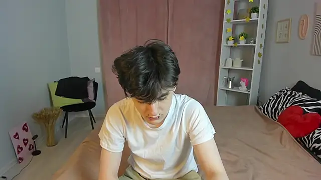 Snapshot of kevinhunter_ chatting on November 2025 09:13:02 AM kevinhunter online show from November 2025 09:13:02 AM