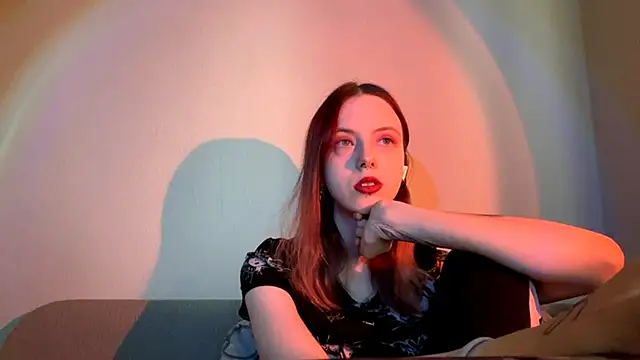 Snapshot of LulyClouds chatting on November 2025 10:26:02 AM LulyClouds online show from November 2025 10:26:02 AM