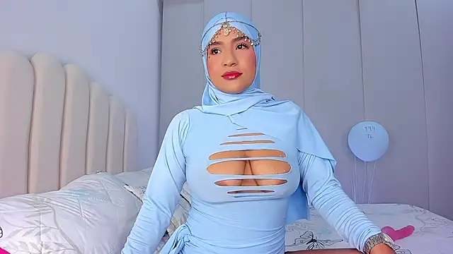 Snapshot of Amira-Zahra chatting on April 2026 10:11:01 PM Amira-Zahra online show from April 2026 10:11:01 PM