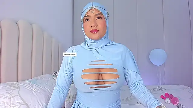 Snapshot of Amira-Zahra chatting on April 2026 10:07:02 PM Amira-Zahra online show from April 2026 10:07:02 PM