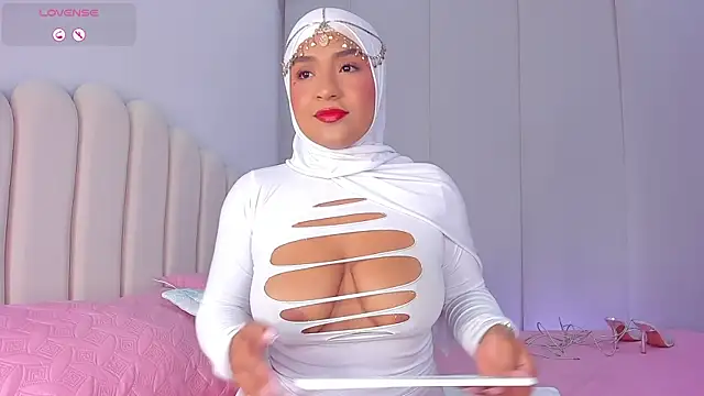 Snapshot of Amira-Zahra chatting on June 2026 10:12:02 PM Amira-Zahra online show from June 2026 10:12:02 PM