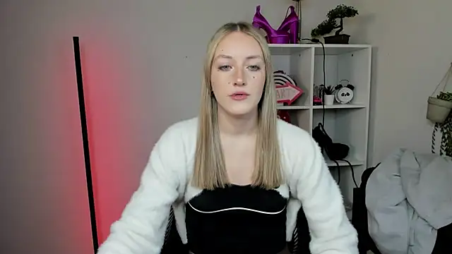 EvelynBlond online show from March 2026 01:50:01 PM