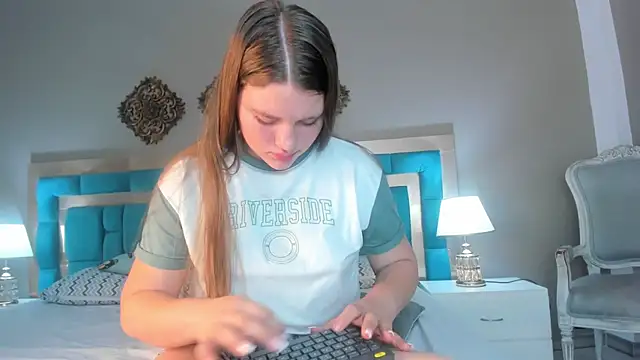 LiiaVelvet online show from December 2025 04:35:02 PM