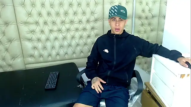 HollmanFronsh online show from December 2025 02:19:01 AM