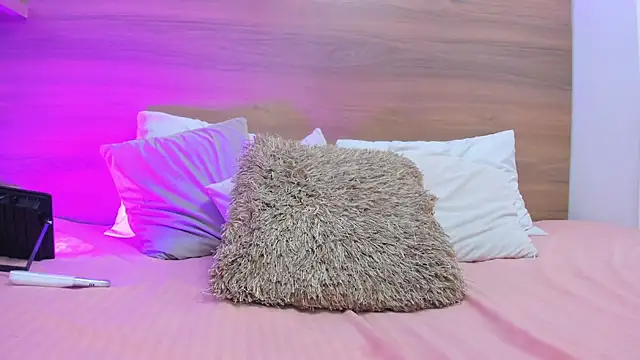 emilyrousee01 online show from December 2025 07:53:02 PM