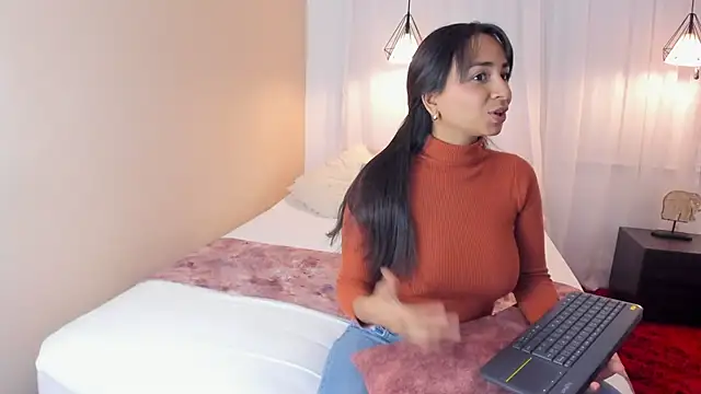 Snapshot of MiaRosy_ValentinoRussel chatting on November 2025 07:49:02 PM MiaRosy ValentinoRussel online show from November 2025 07:49:02 PM