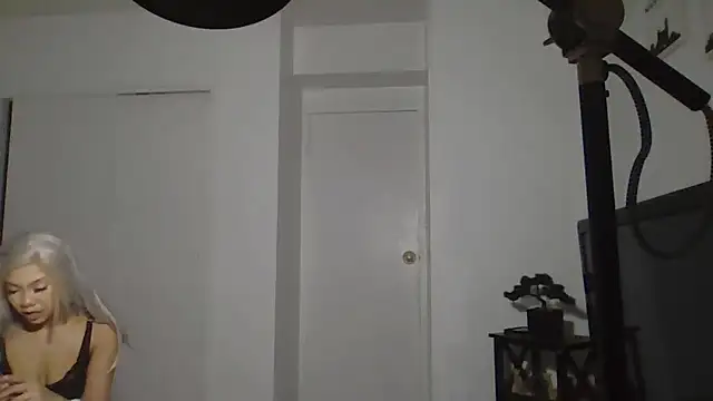 Snapshot of cryptokimgirl chatting on February 2026 07:18:01 AM cryptokimgirl online show from February 2026 07:18:01 AM