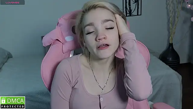 Megan Lora online show from January 2026 12:48:01 AM