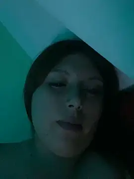 Snapshot of milaaagracee chatting on February 2026 01:22:01 AM milaaagracee online show from February 2026 01:22:01 AM