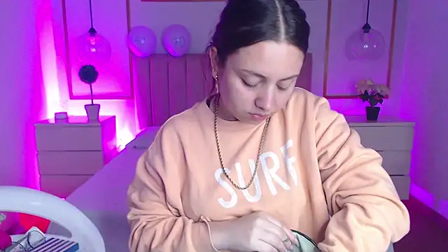 Alice Sinclair  online show from November 2025 12:27:02 PM