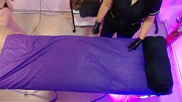 Alice Sinclair  online show from November 2025 12:18:01 PM