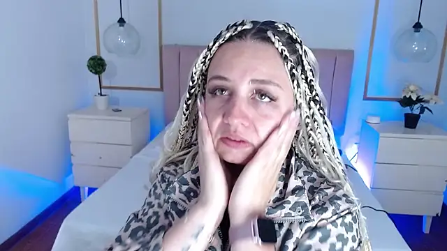 Alice Sinclair  online show from January 2026 12:43:02 PM