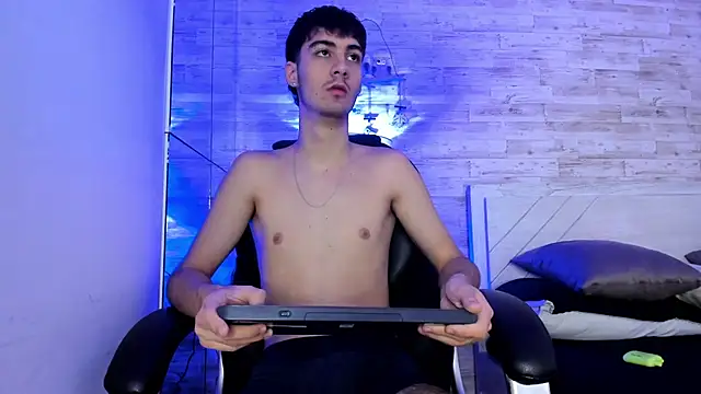 Emir Ozan  online show from December 2025 11:08:02 AM