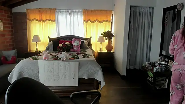 Charlotte-Willson online show from April 2026 03:57:02 PM