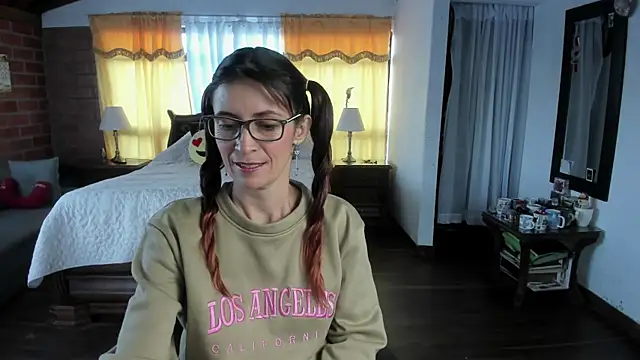 Snapshot of Charlotte-Willson chatting on May 2026 10:26:01 PM Charlotte-Willson online show from May 2026 10:26:01 PM