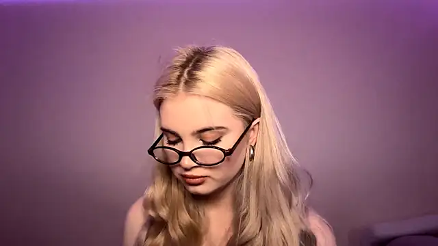 Snapshot of KarissaBoisse chatting on November 2025 05:38:01 PM KarissaBoisse online show from November 2025 05:38:01 PM